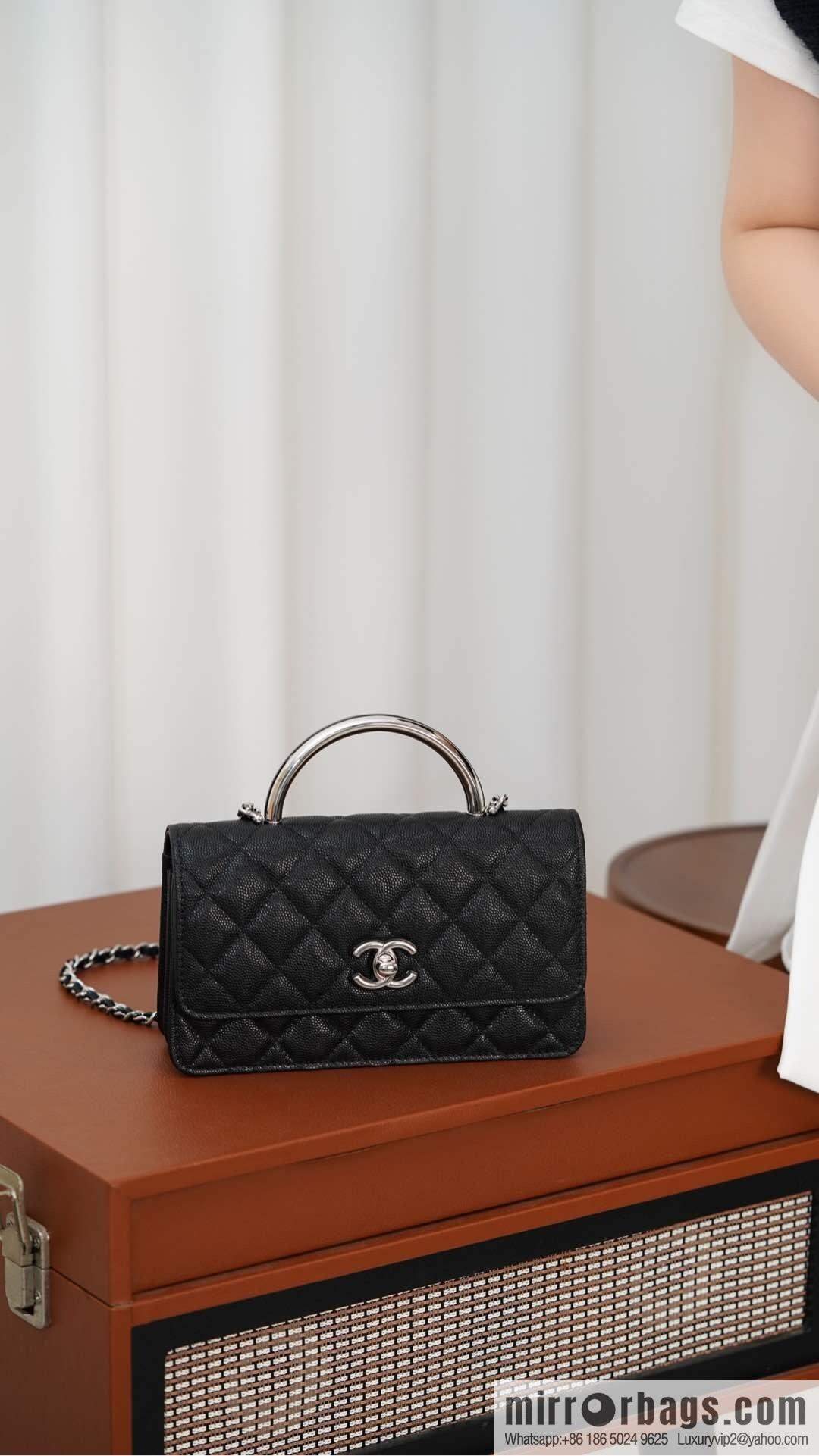 𝐂𝐡𝐚𝐧𝐞𝐥 𝟐𝟓𝐏 Handle Organ Bag, Black 🖤 Litchi Cow AP3705