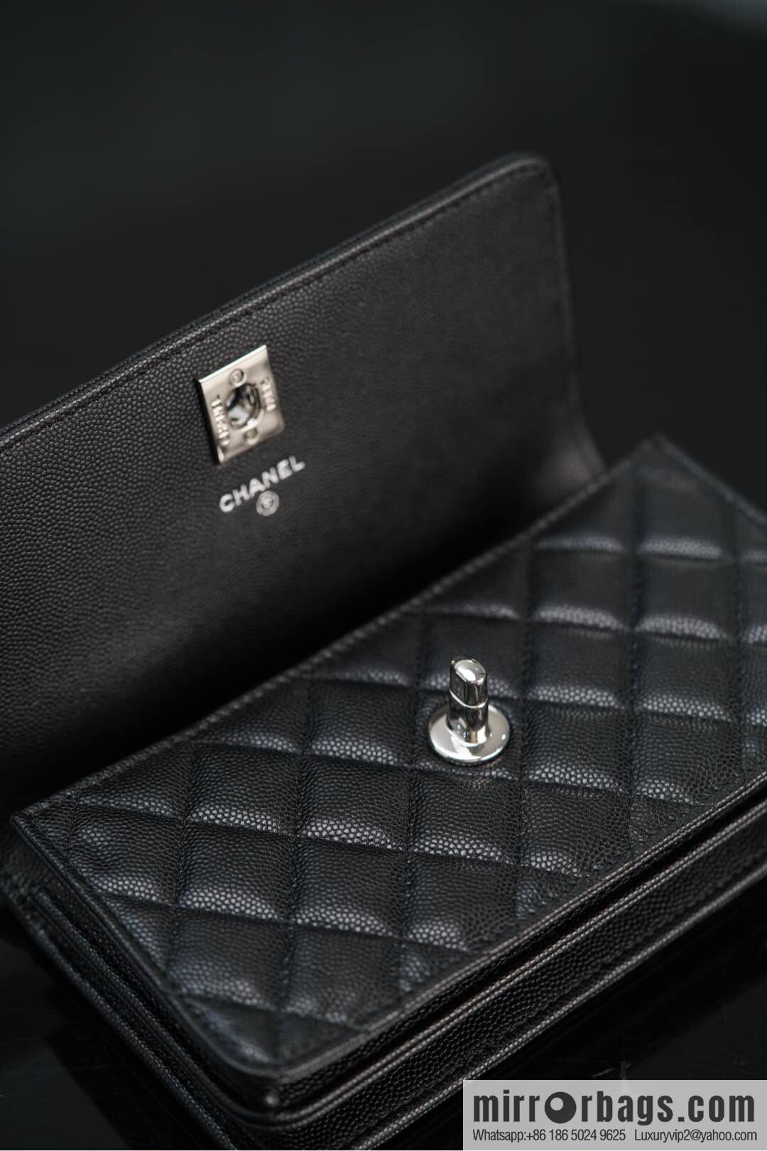 𝐂𝐡𝐚𝐧𝐞𝐥 𝟐𝟓𝐏 Handle Organ Bag, Black 🖤 Litchi Cow AP3705