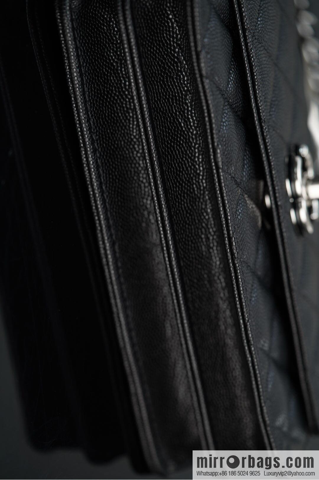 𝐂𝐡𝐚𝐧𝐞𝐥 𝟐𝟓𝐏 Handle Organ Bag, Black 🖤 Litchi Cow AP3705
