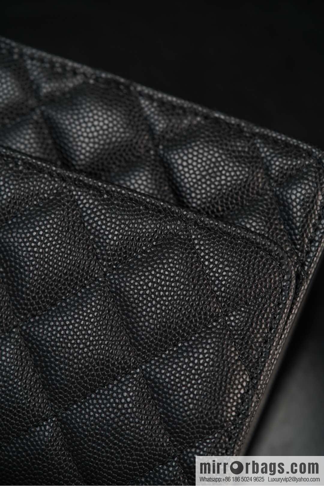 𝐂𝐡𝐚𝐧𝐞𝐥 𝟐𝟓𝐏 Handle Organ Bag, Black 🖤 Litchi Cow AP3705