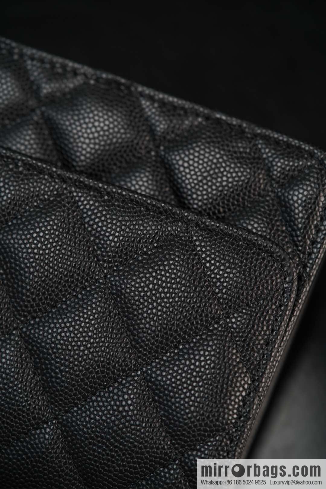 𝐂𝐡𝐚𝐧𝐞𝐥 𝟐𝟓𝐏 Handle Organ Bag, Black 🖤 Litchi Cow AP3705