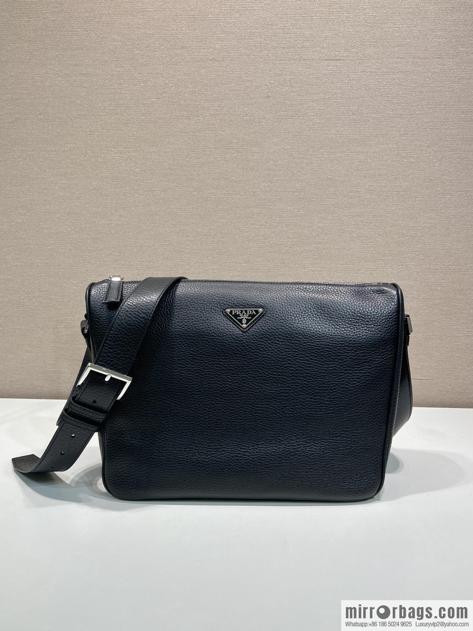PRADA 🎉 new mailman bag 🎉 2VH182 leather shoulder strap 🎉🎉 black