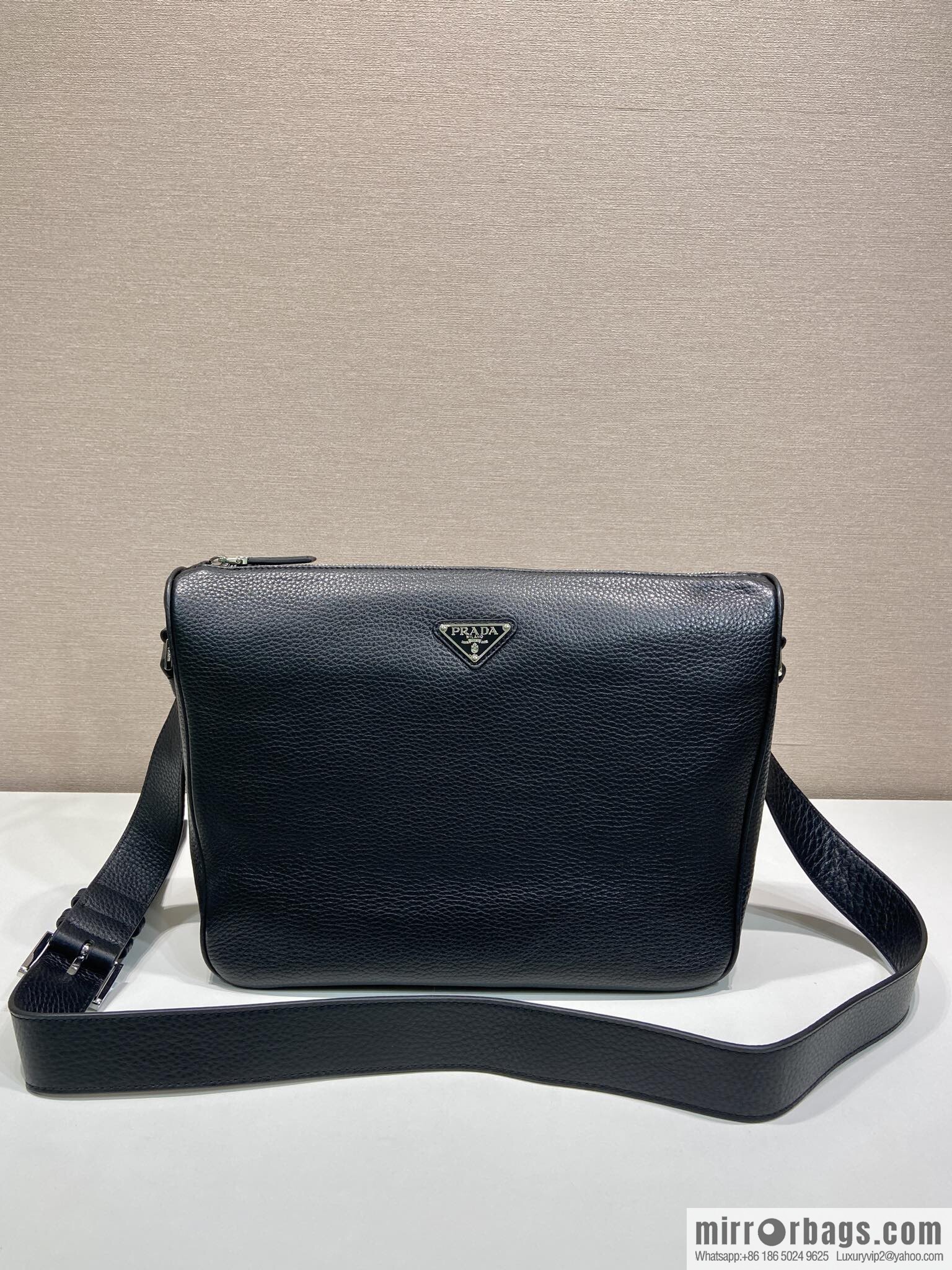 PRADA 🎉 new mailman bag 🎉 2VH182 leather shoulder strap 🎉🎉 black