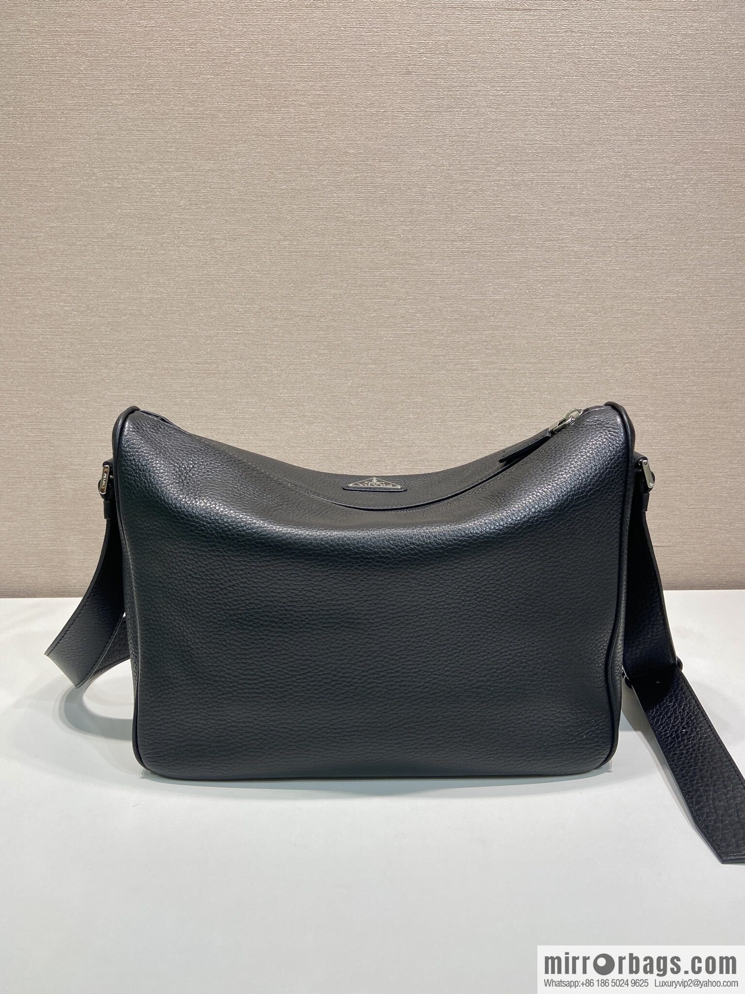 PRADA 🎉 new mailman bag 🎉 2VH182 leather shoulder strap 🎉🎉 black