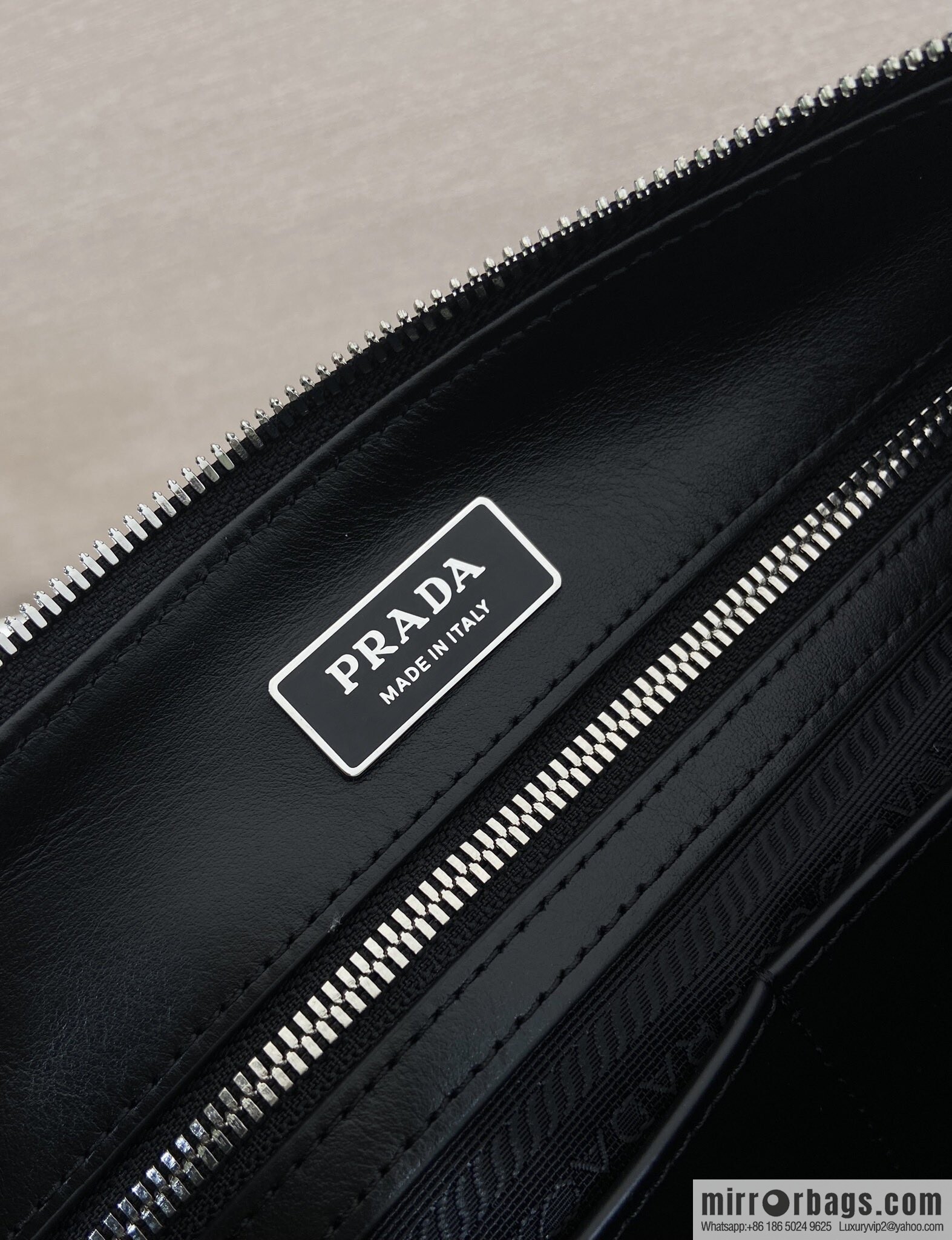 PRADA 🎉 new mailman bag 🎉 2VH182 leather shoulder strap 🎉🎉 black