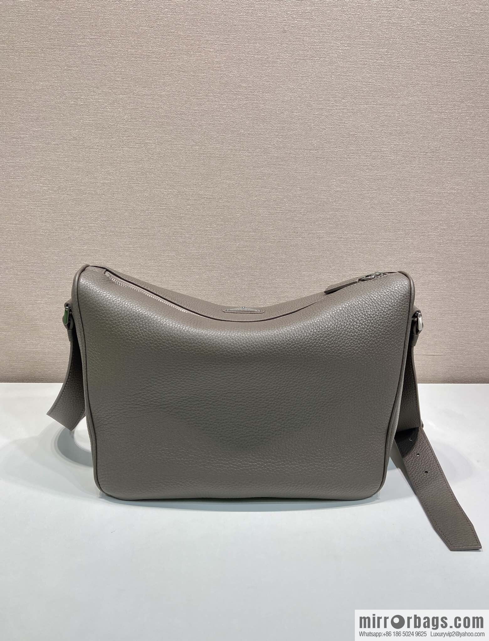 PRADA 🎉 new mailman bag 🎉 2VH182 leather shoulder strap 🎉🎉 gray