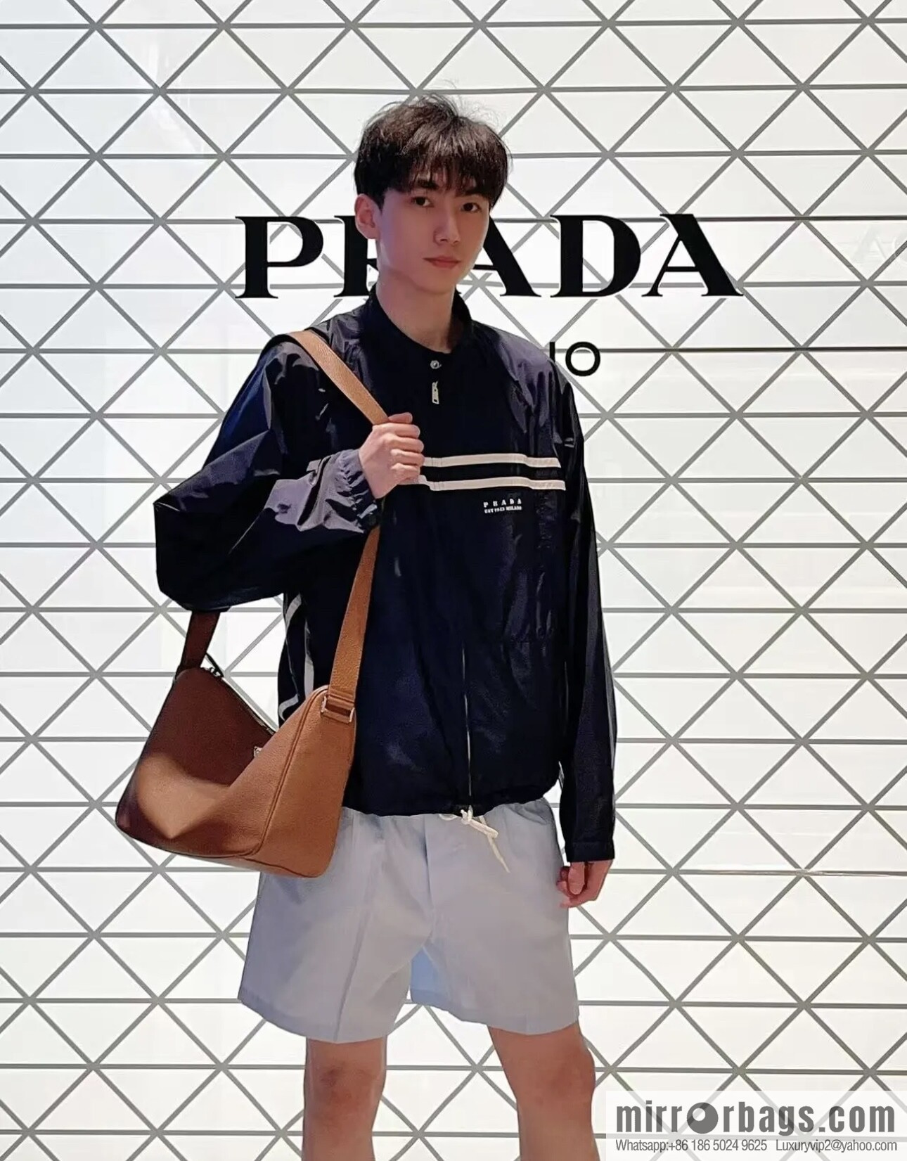 PRADA 🎉 new mail carrier bag 🎉 2VH182 leather shoulder strap 🎉🎉 caramel color