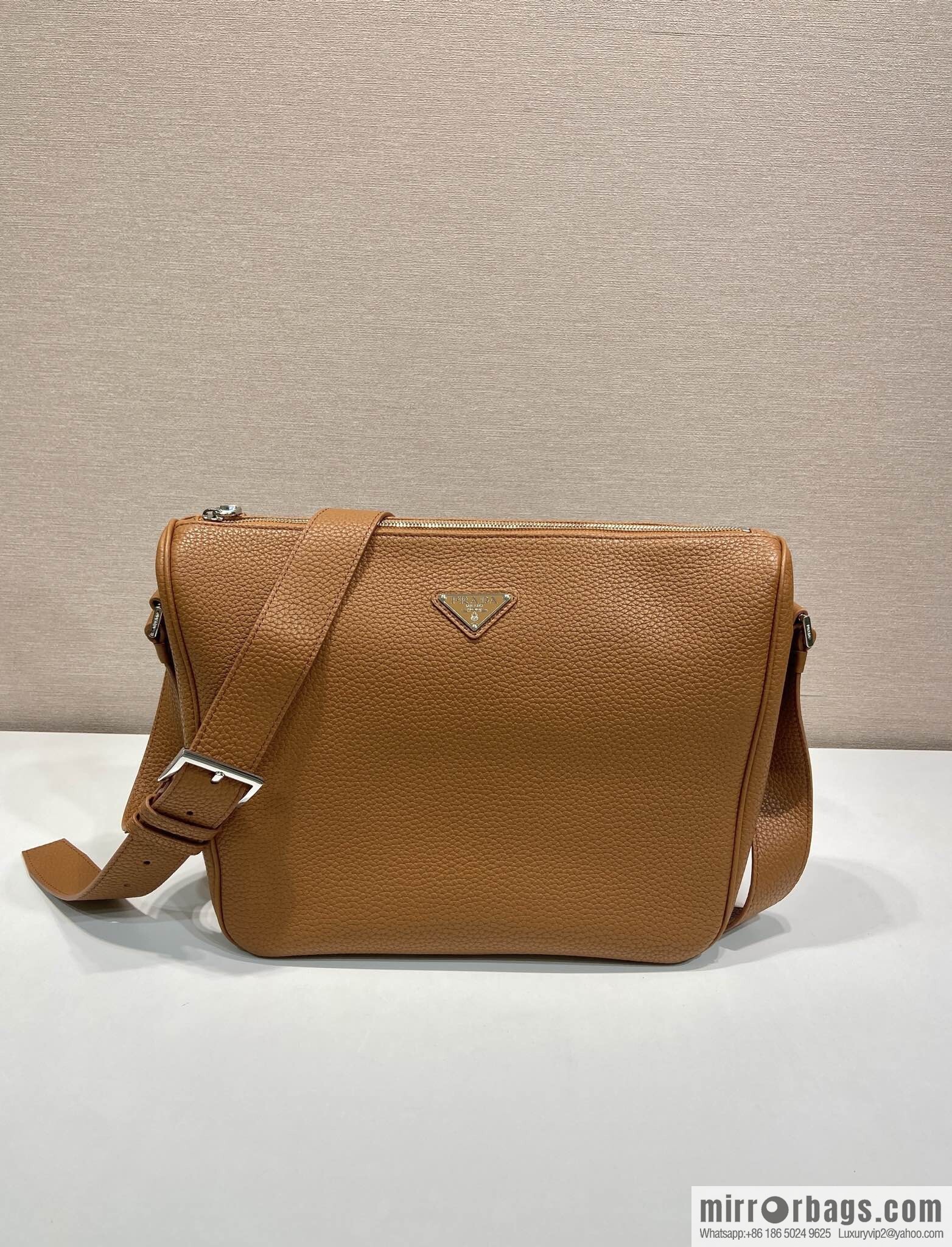 PRADA 🎉 new mail carrier bag 🎉 2VH182 leather shoulder strap 🎉🎉 caramel color