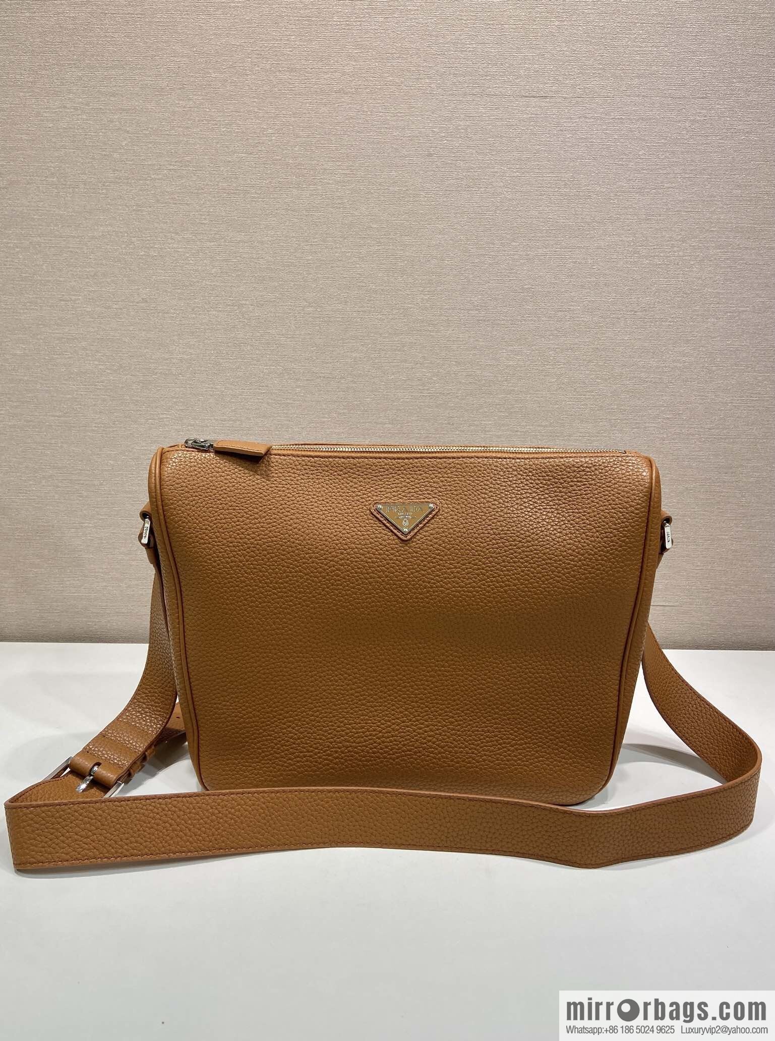 PRADA 🎉 new mail carrier bag 🎉 2VH182 leather shoulder strap 🎉🎉 caramel color