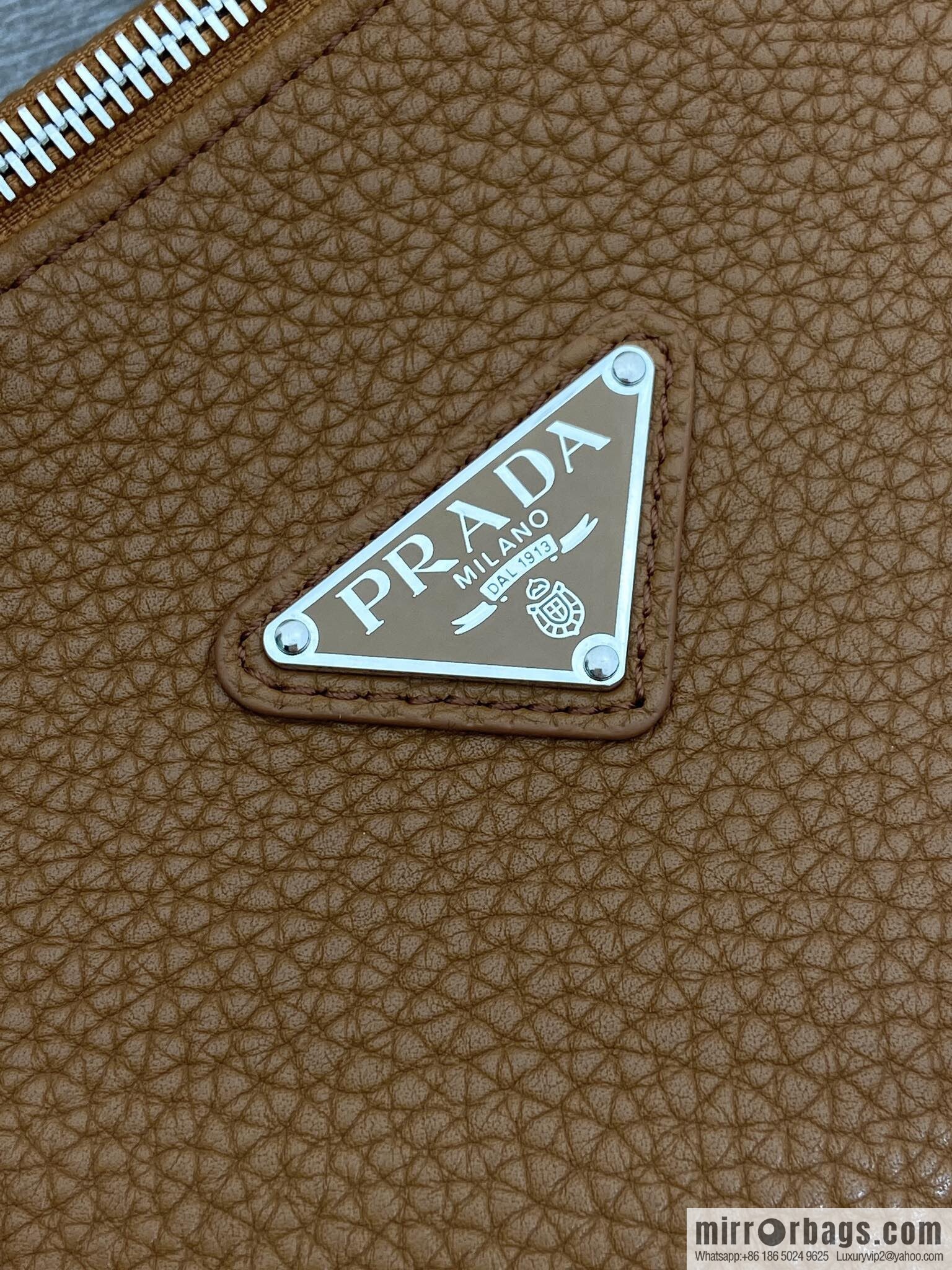 PRADA 🎉 new mail carrier bag 🎉 2VH182 leather shoulder strap 🎉🎉 caramel color