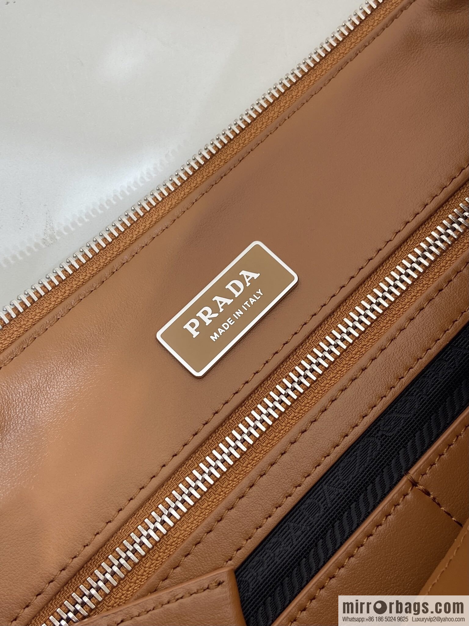 PRADA 🎉 new mail carrier bag 🎉 2VH182 leather shoulder strap 🎉🎉 caramel color