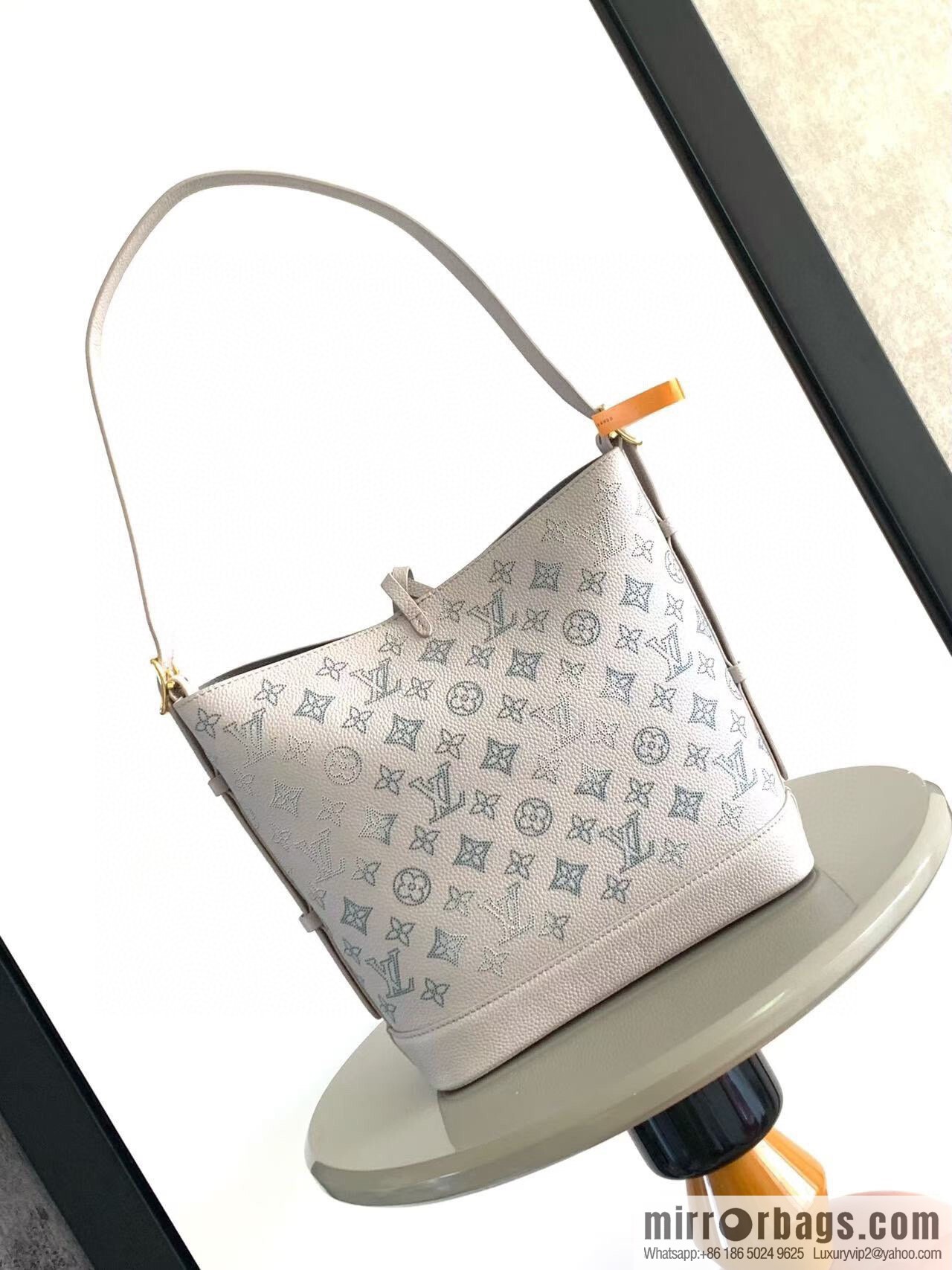 LV M12496 Flores