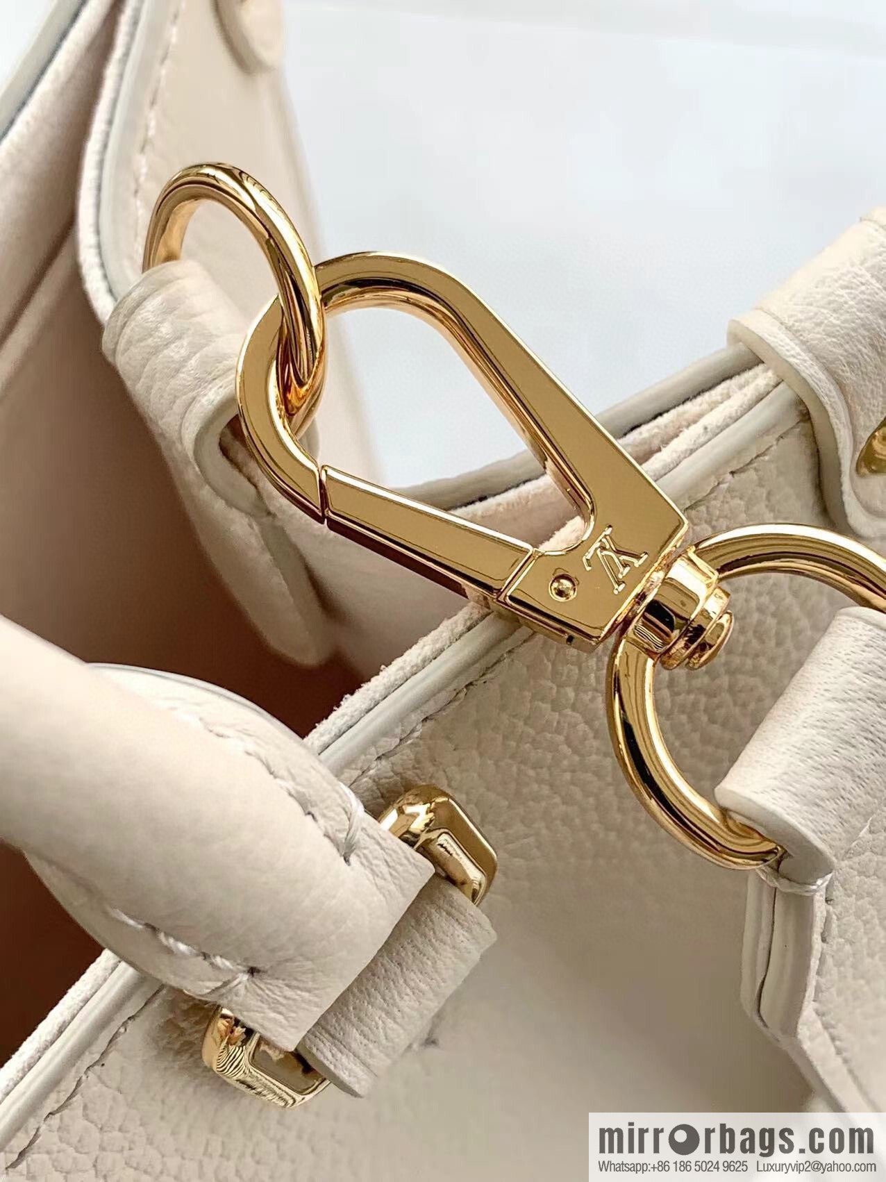 LV M23637 LOCK & GO handbag