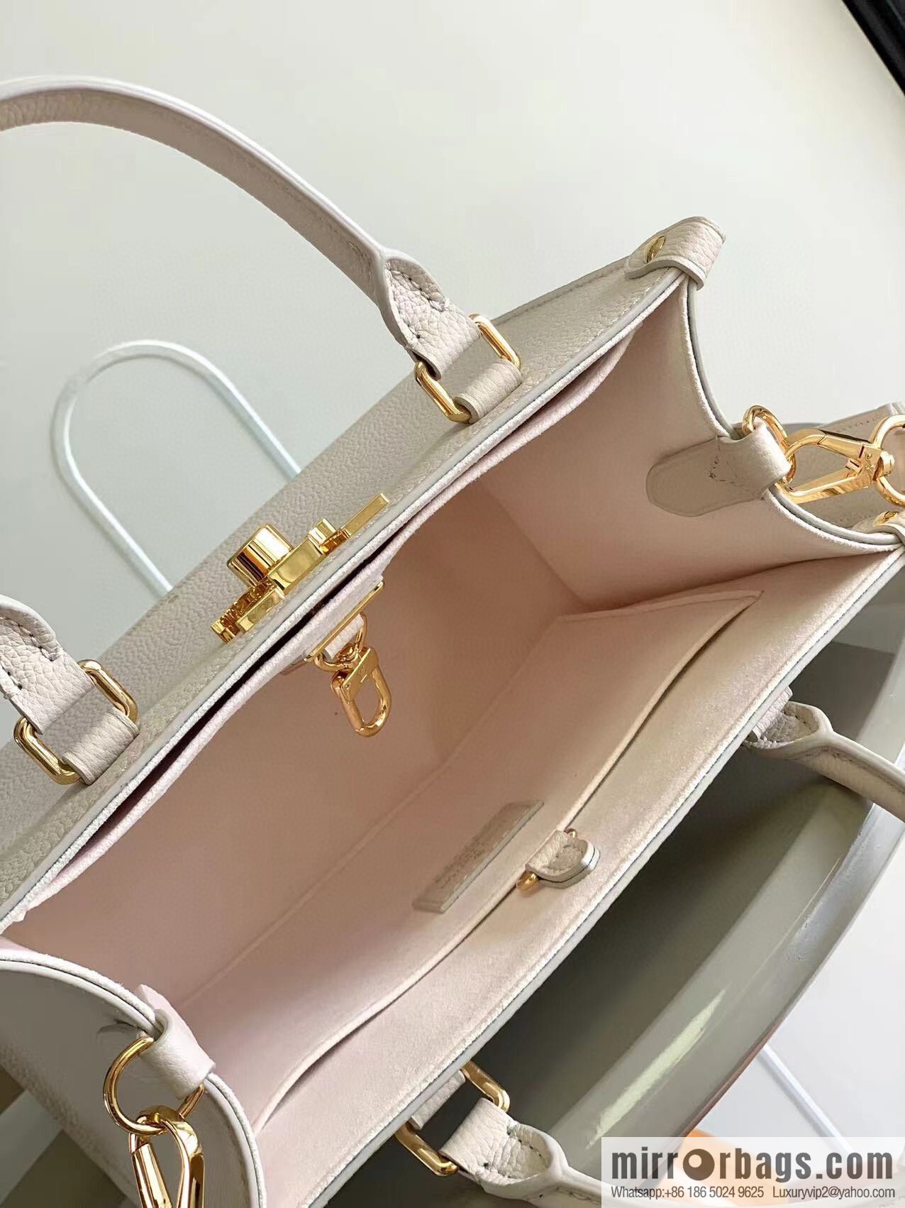 LV M23637 LOCK & GO handbag