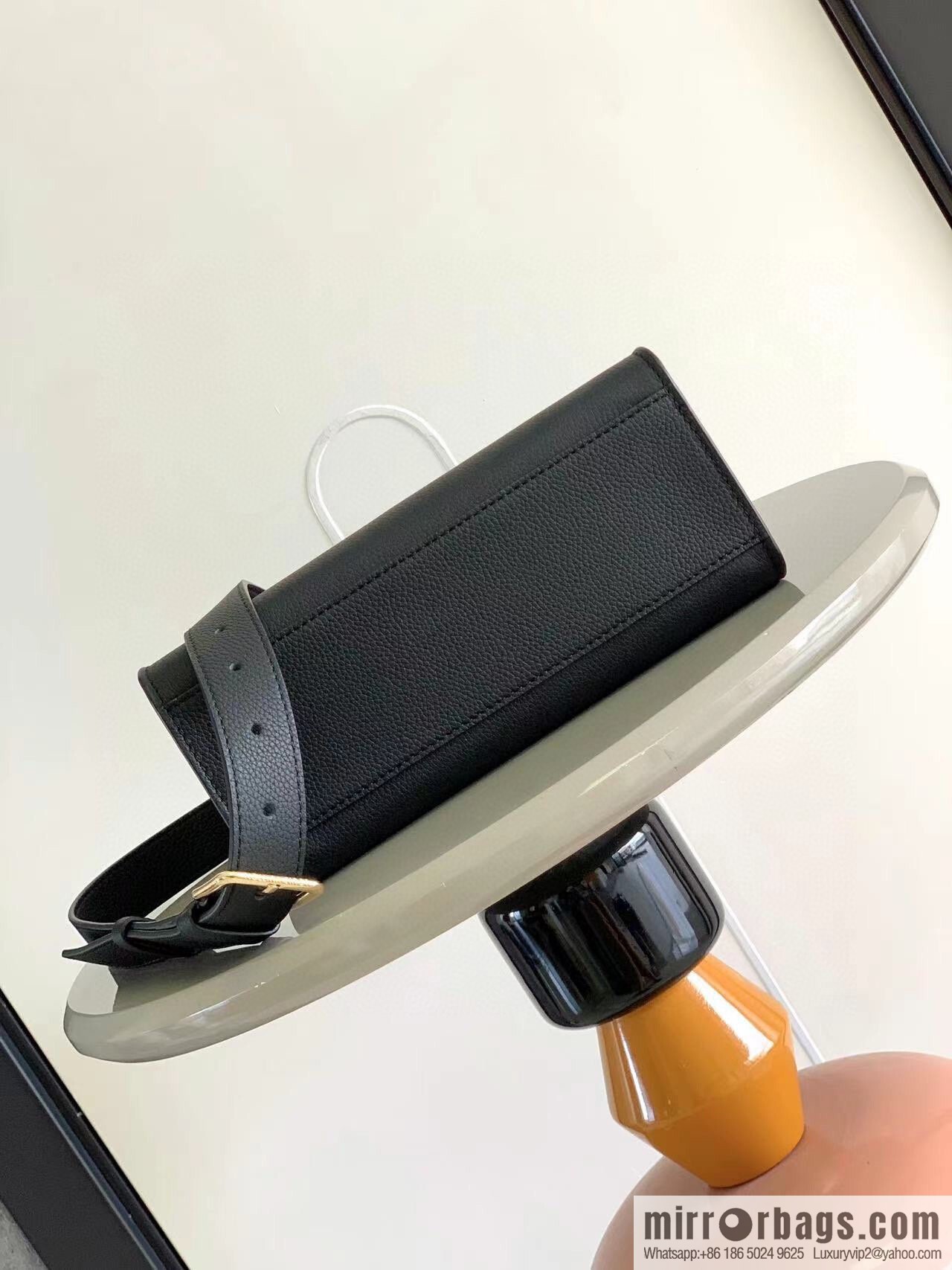 LV M22311 LOCK & GO handbag