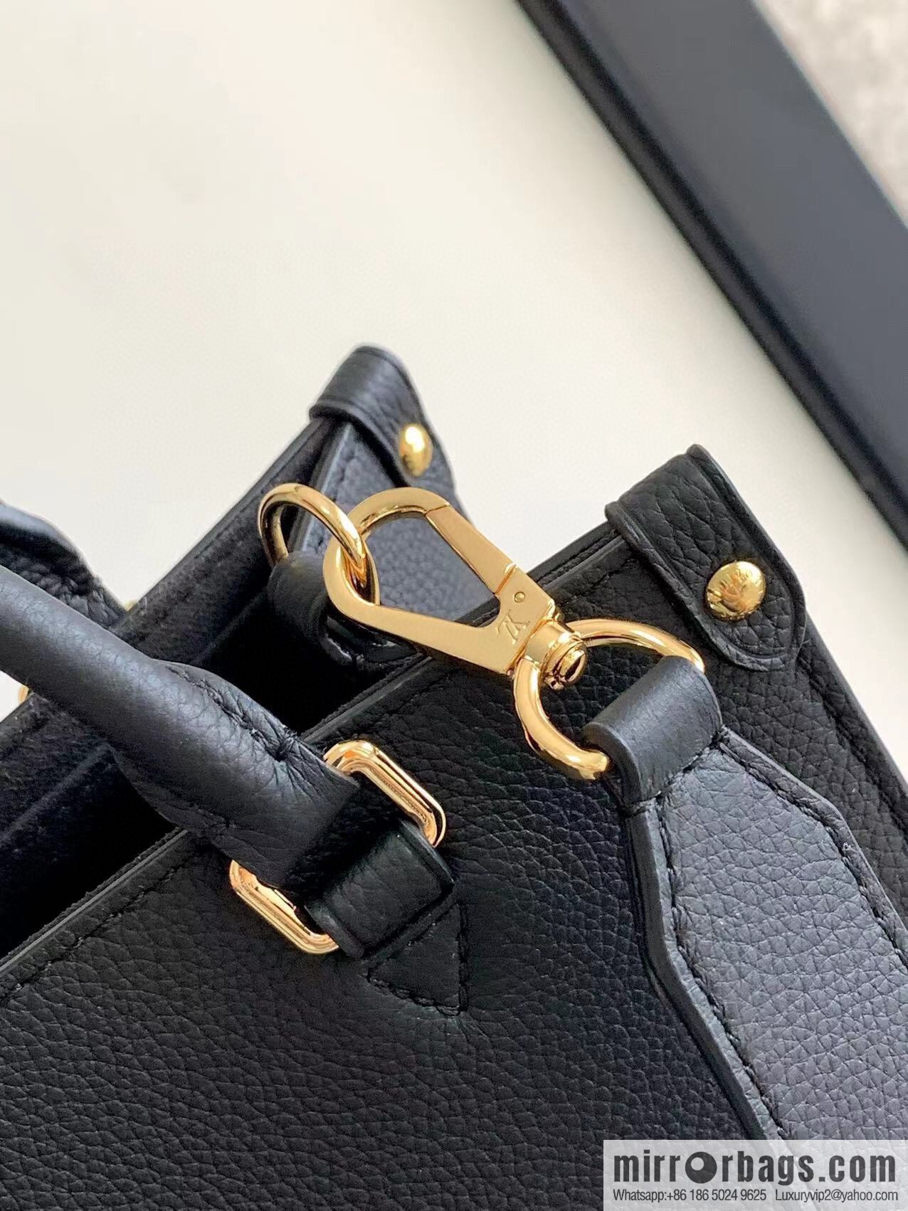 LV M22311 LOCK & GO handbag