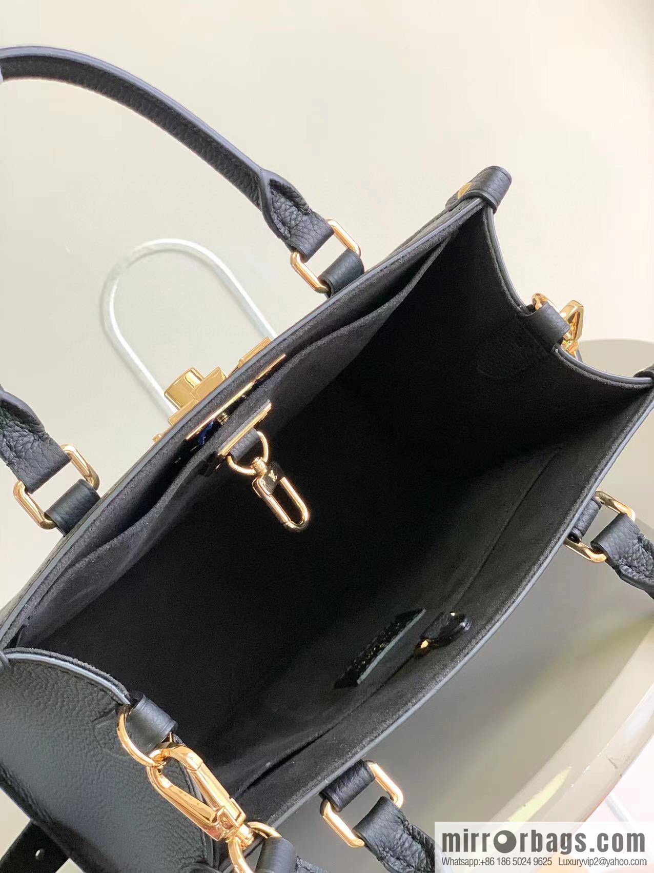 LV M22311 LOCK & GO handbag