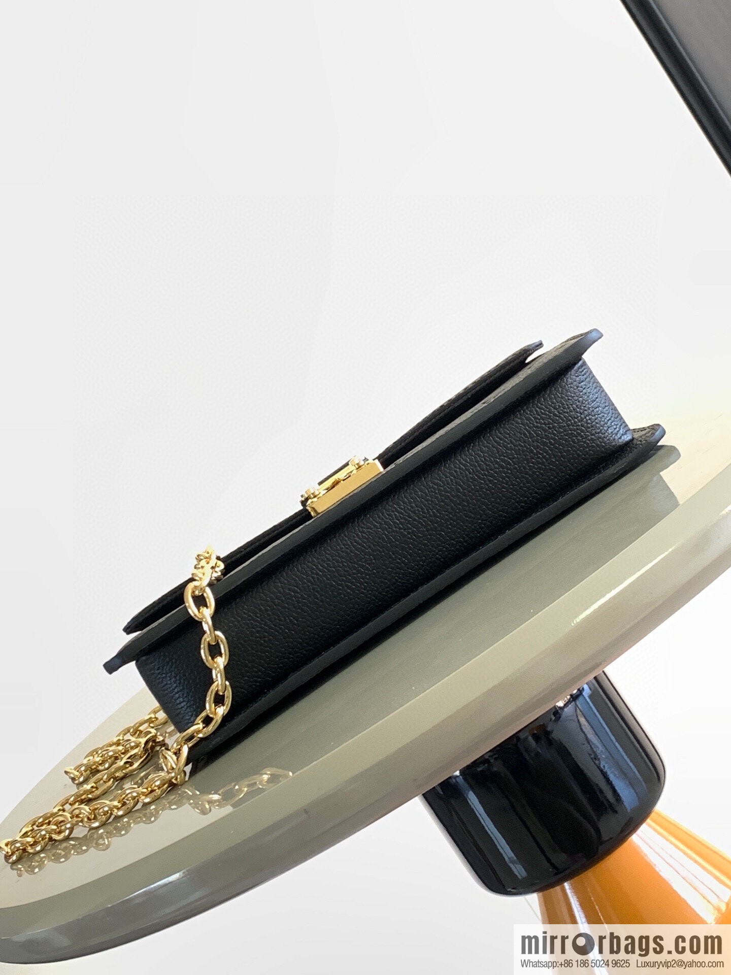 LV M82637 WALLET ON CHAIN MÉTIS Chain Bag