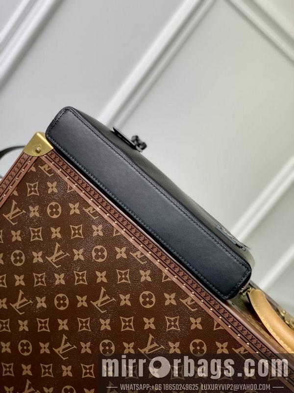 LV Replica Bags Aerogram iPad M69837黑 30x22x5cm gf