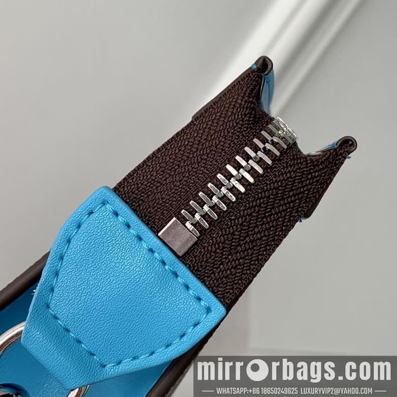 LV Replica Bags Alpha M81124 18.5x11x6.5cm gf