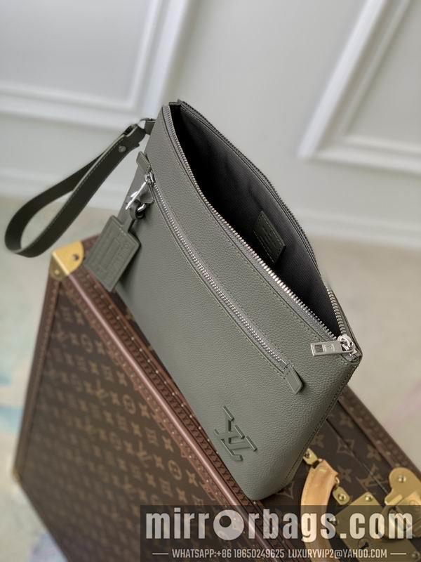 LV Replica Bags Aerogram iPad M69837军绿 30x22x5cm gf