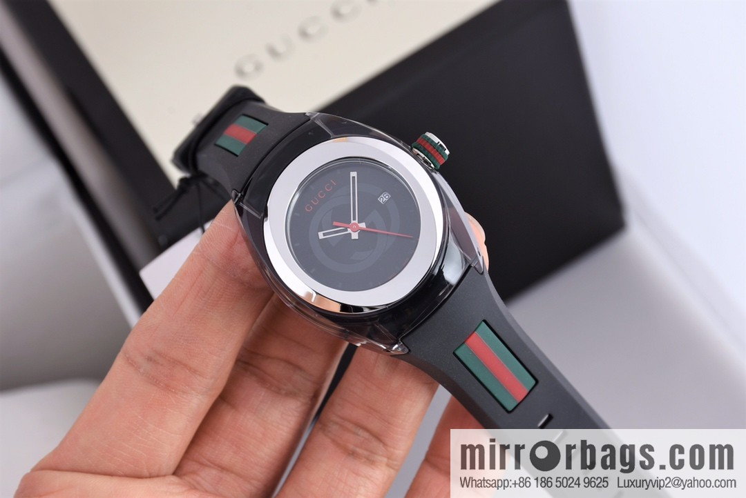 Gucci SYNC couple transparent quartz watch