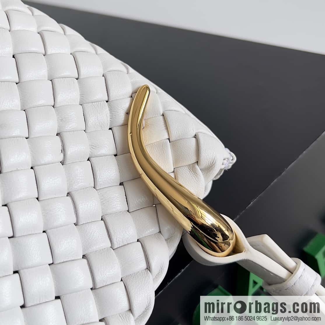 BV early spring new Clicker circular arc bag lamb woven leather, model number: 730968 white