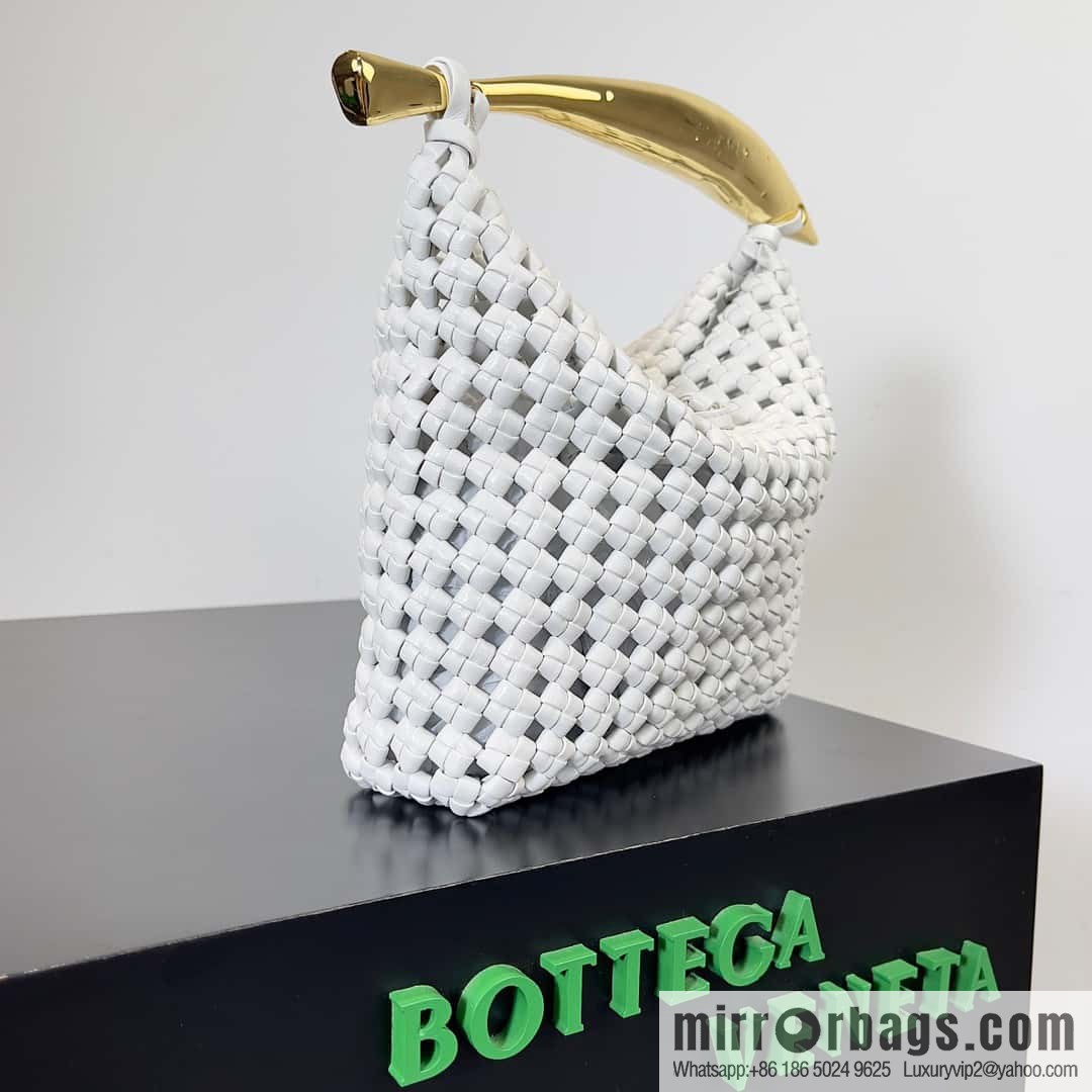 Bv new nappa small sheepskin field character woven sardine woven bag, model; 731166 white
