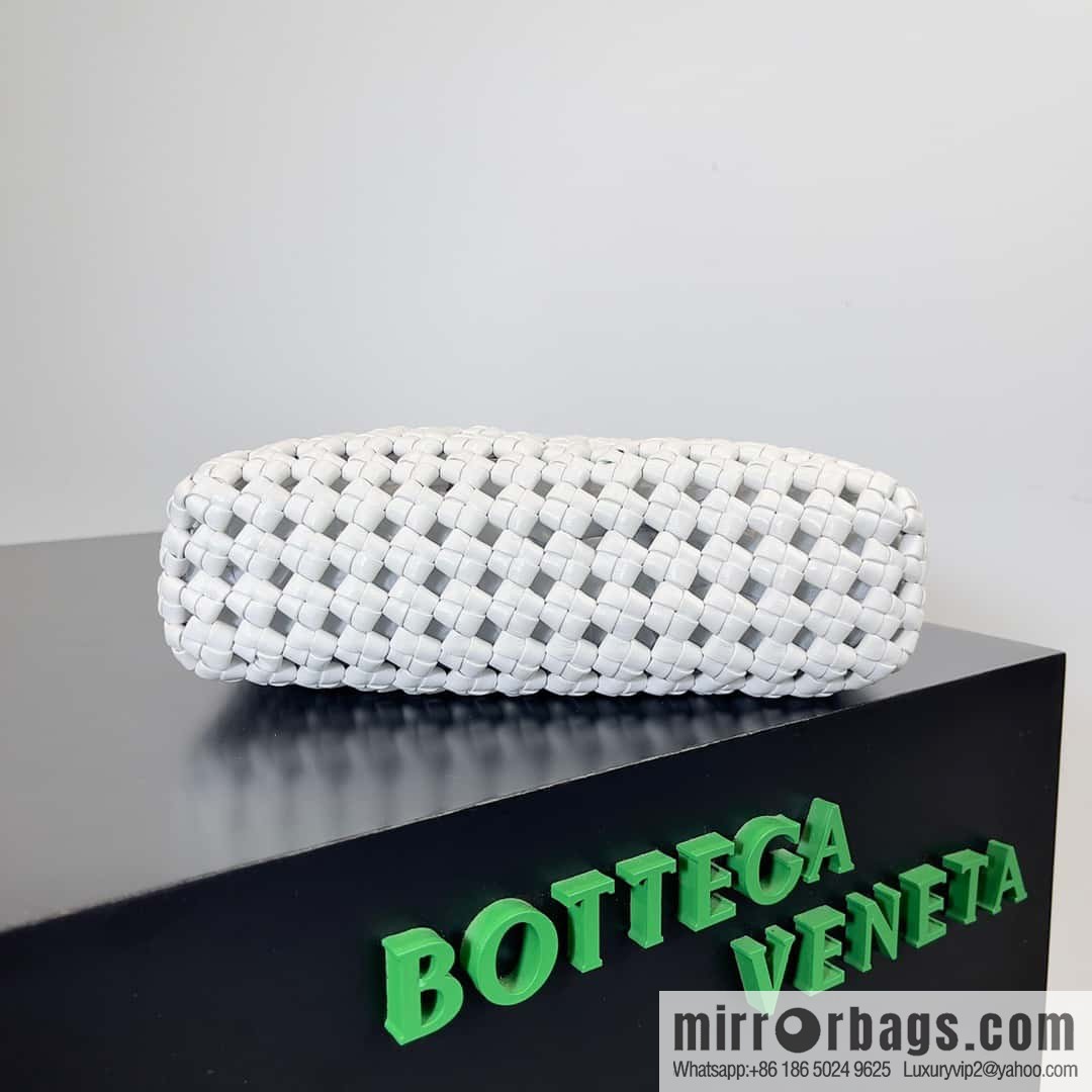Bv new nappa small sheepskin field character woven sardine woven bag, model; 731166 white