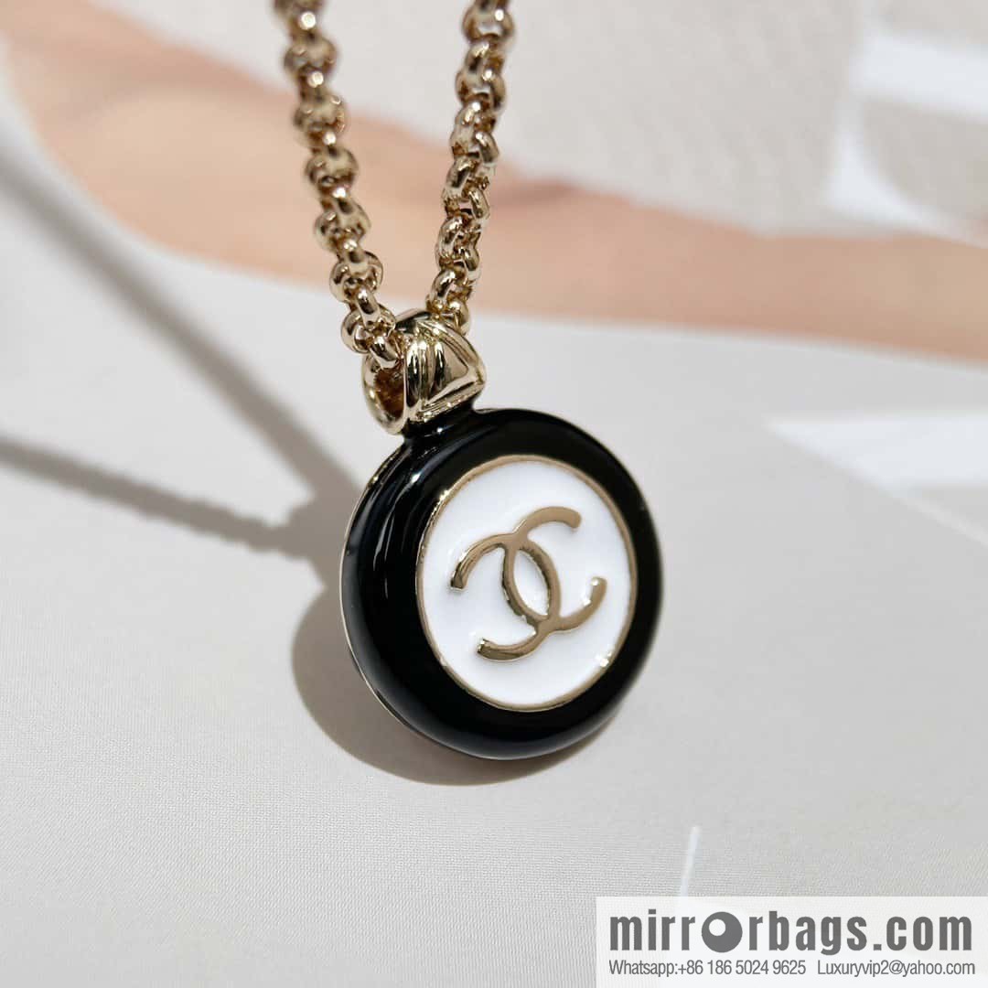 ❗️New ❗️ ☀️ new ☑️ Chanel double c black and white round button necklace ☀️