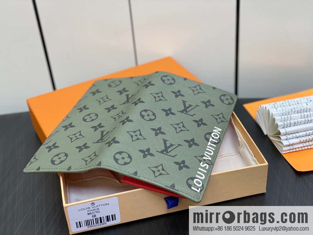 [Original order boutique] M82790 green, silk screen suit wallet series Brazza wallet