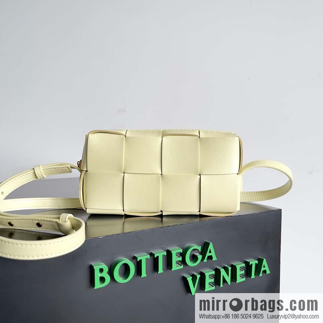 Bv early autumn new Cassette mobile phone bag, messenger bag, model; 755031 ice cream color