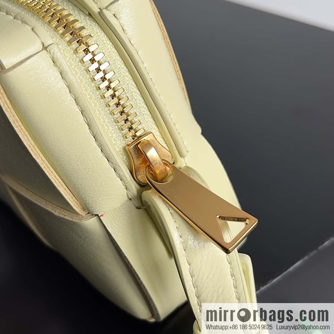 Bv early autumn new Cassette mobile phone bag, messenger bag, model; 755031 ice cream color