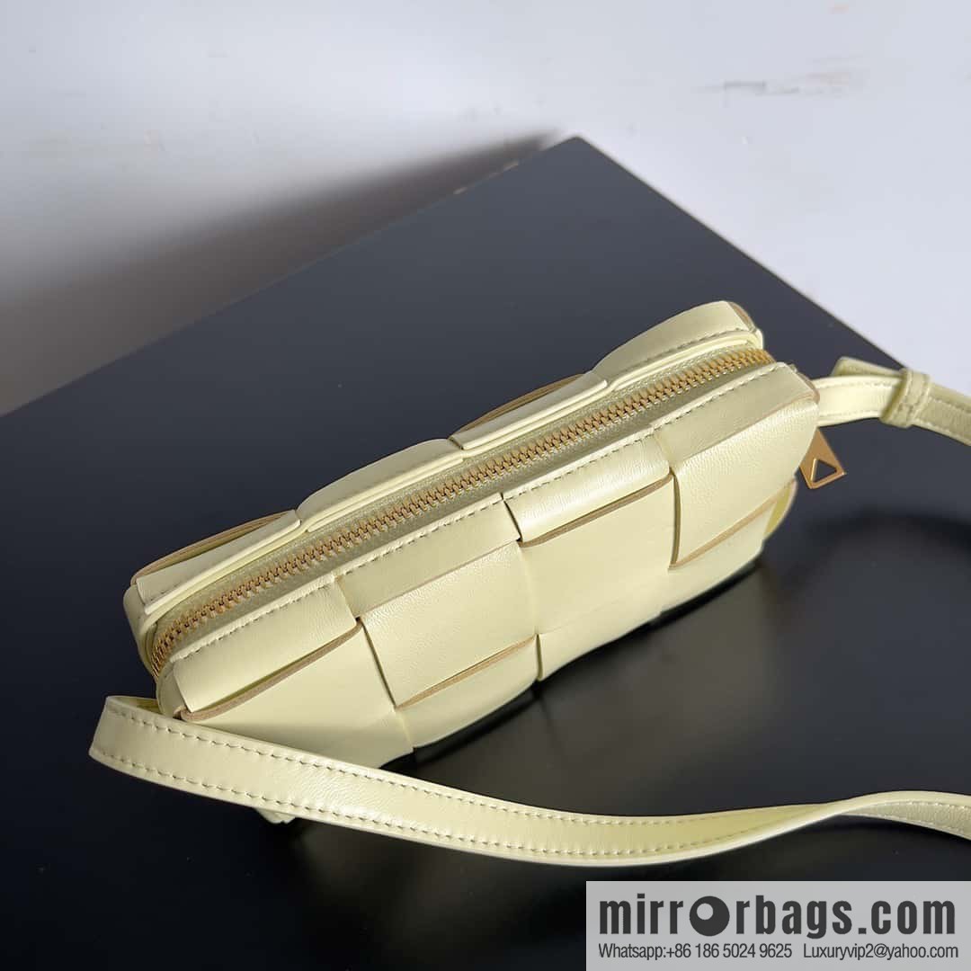 Bv early autumn new Cassette mobile phone bag, messenger bag, model; 755031 ice cream color