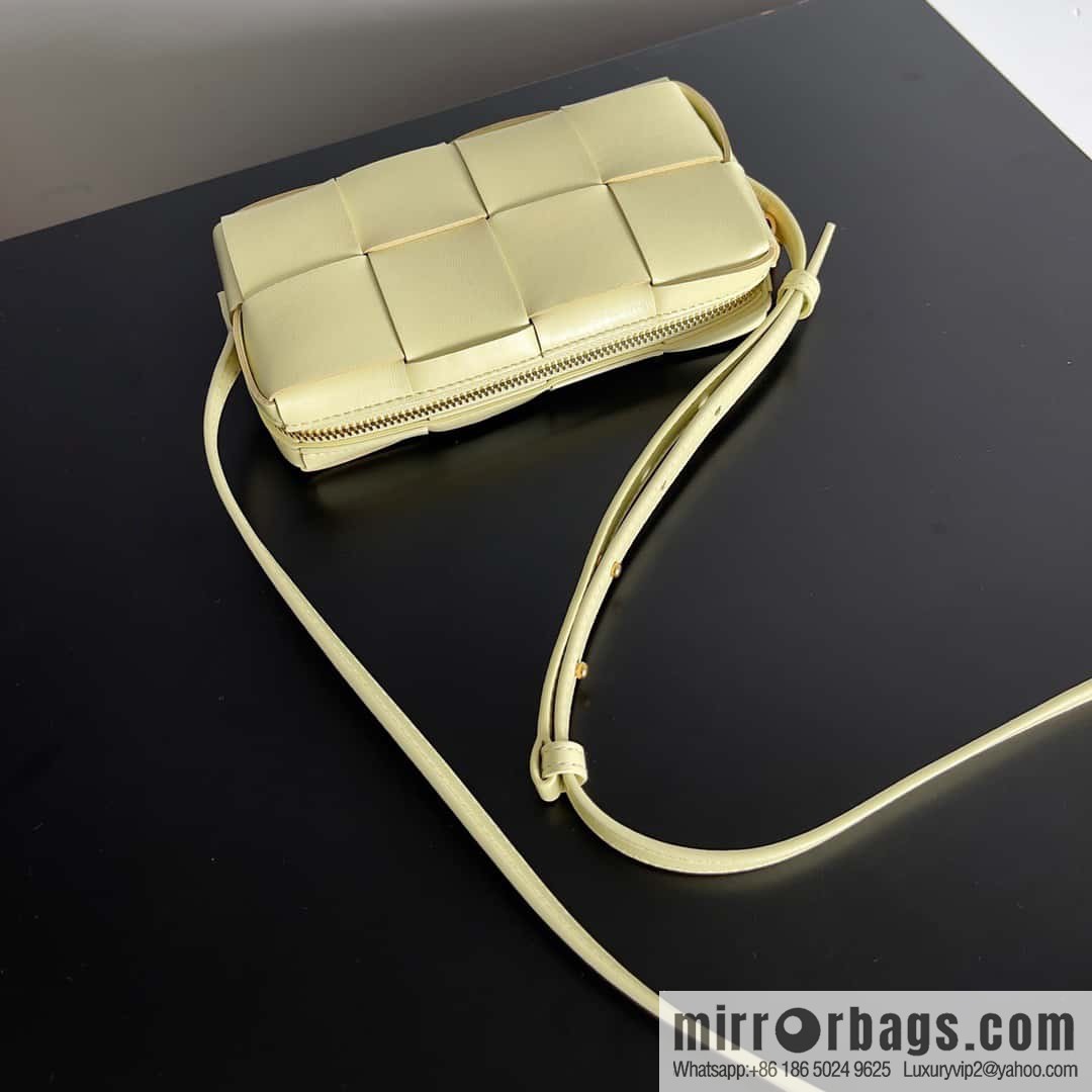 Bv early autumn new Cassette mobile phone bag, messenger bag, model; 755031 ice cream color
