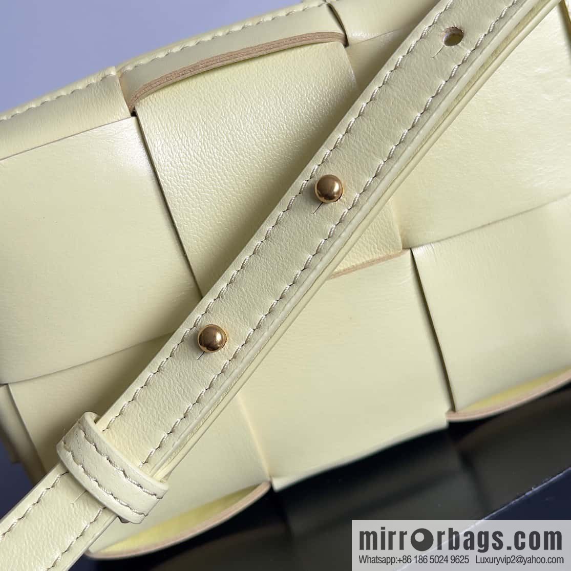 Bv early autumn new Cassette mobile phone bag, messenger bag, model; 755031 ice cream color
