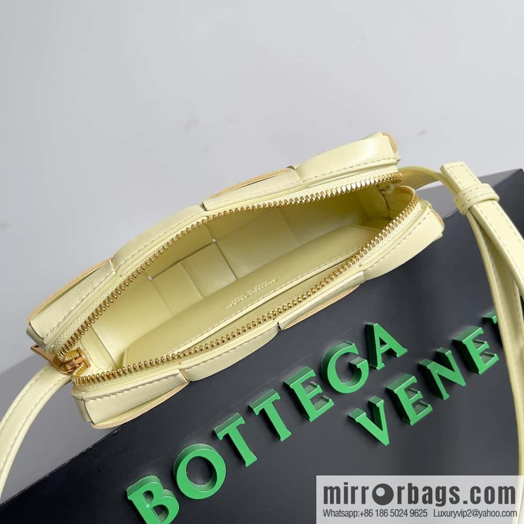 Bv early autumn new Cassette mobile phone bag, messenger bag, model; 755031 ice cream color