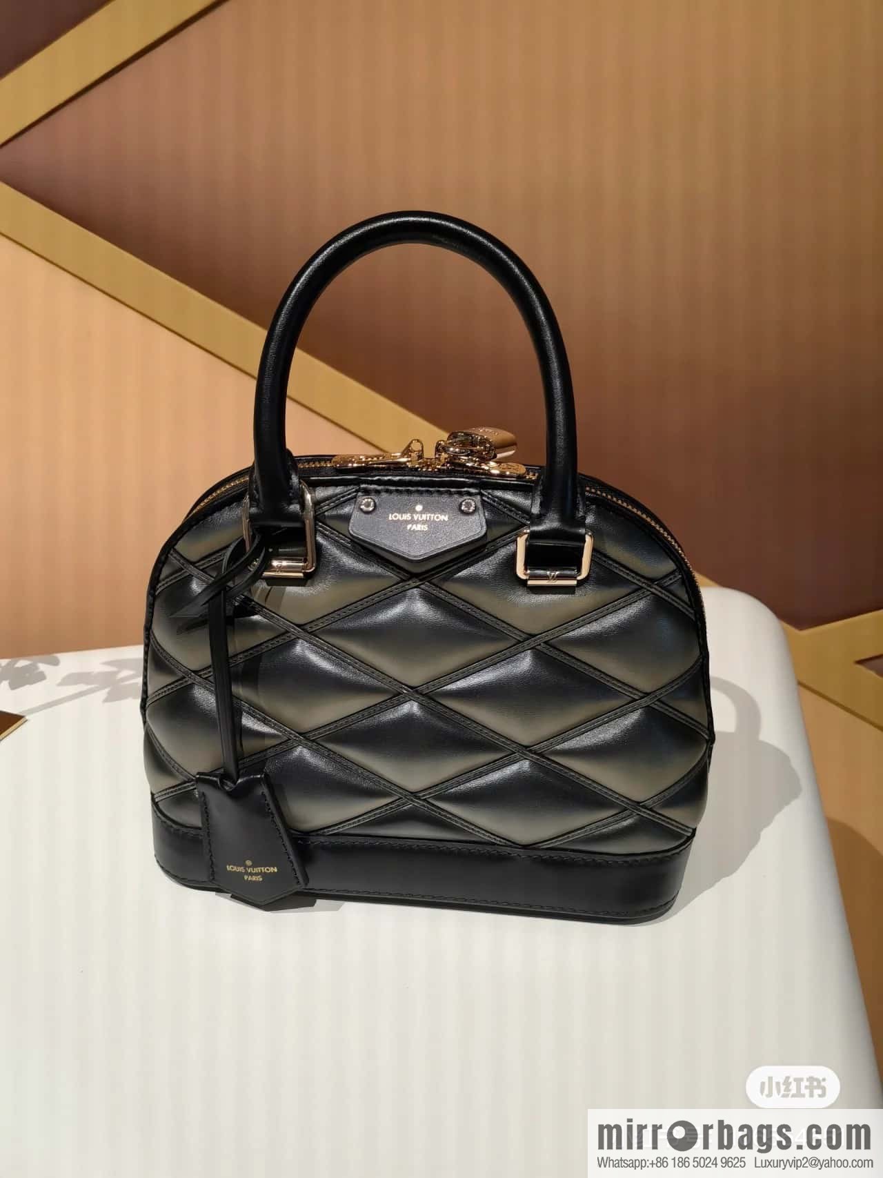 [Original single boutique] M23666 black rhombus, full leather shell bag series Alma BB shell handbag
