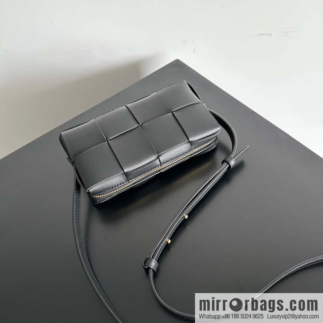 Bv early autumn new Cassette mobile phone bag, messenger bag, model; 755031 black