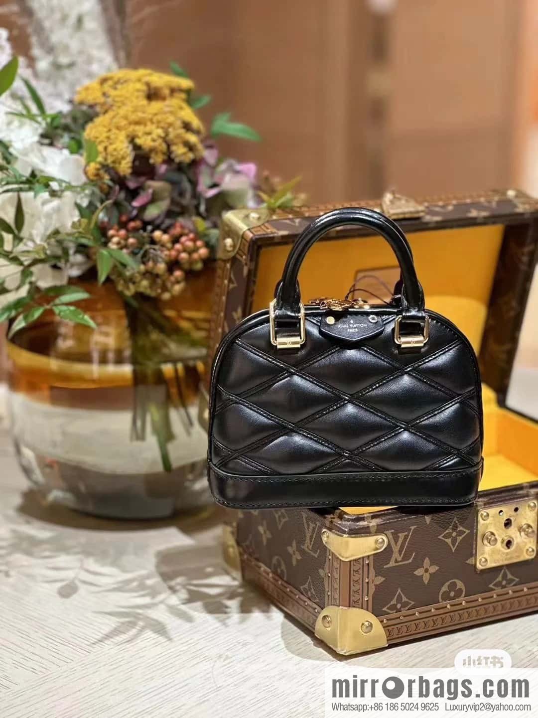 [Original single boutique] M23666 black rhombus, full leather shell bag series Alma BB shell handbag