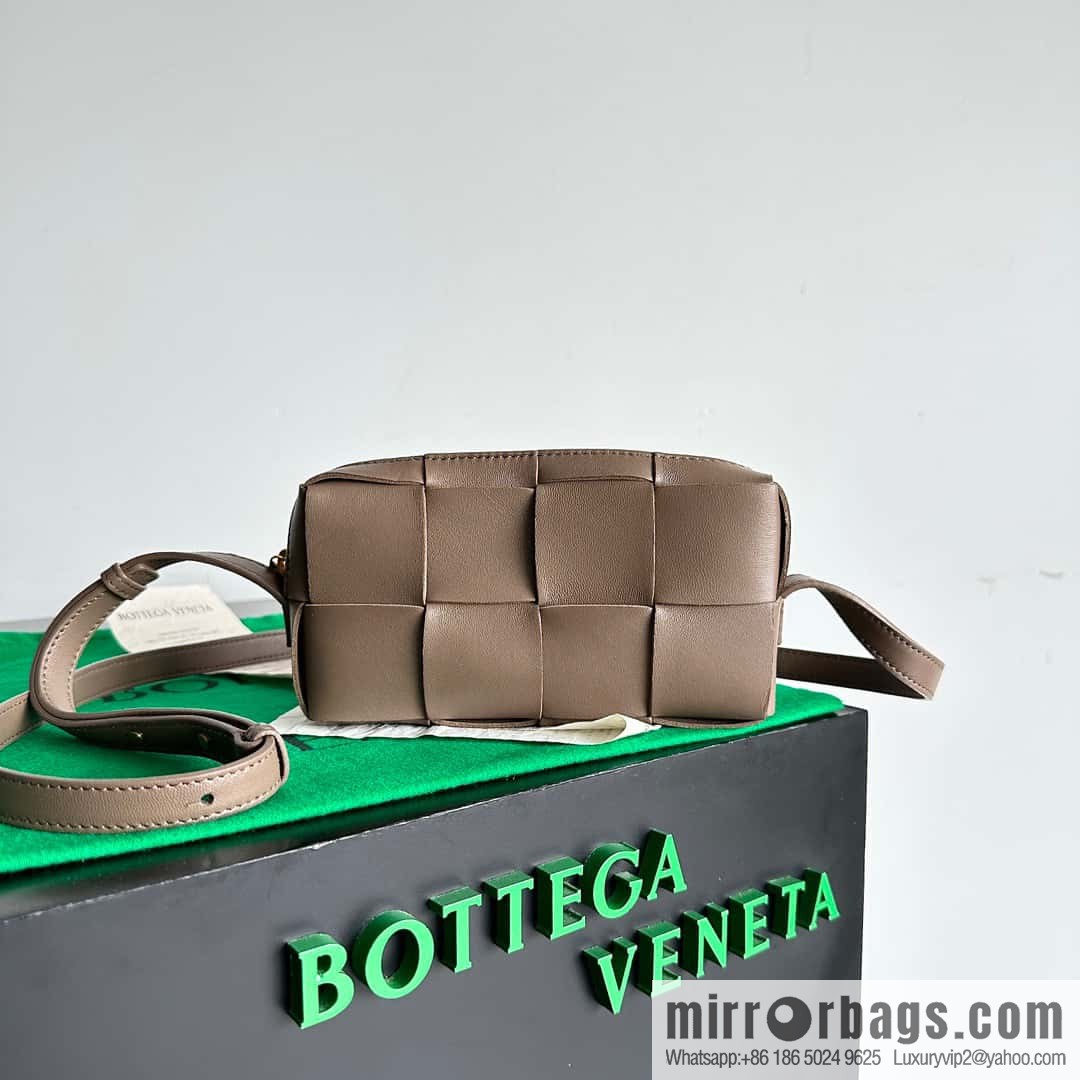 Bv early autumn new Cassette mobile phone bag, messenger bag, model; 755031 brown