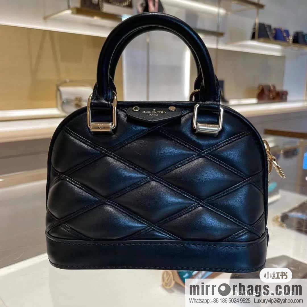 [Original single boutique] M23666 black rhombus, full leather shell bag series Alma BB shell handbag