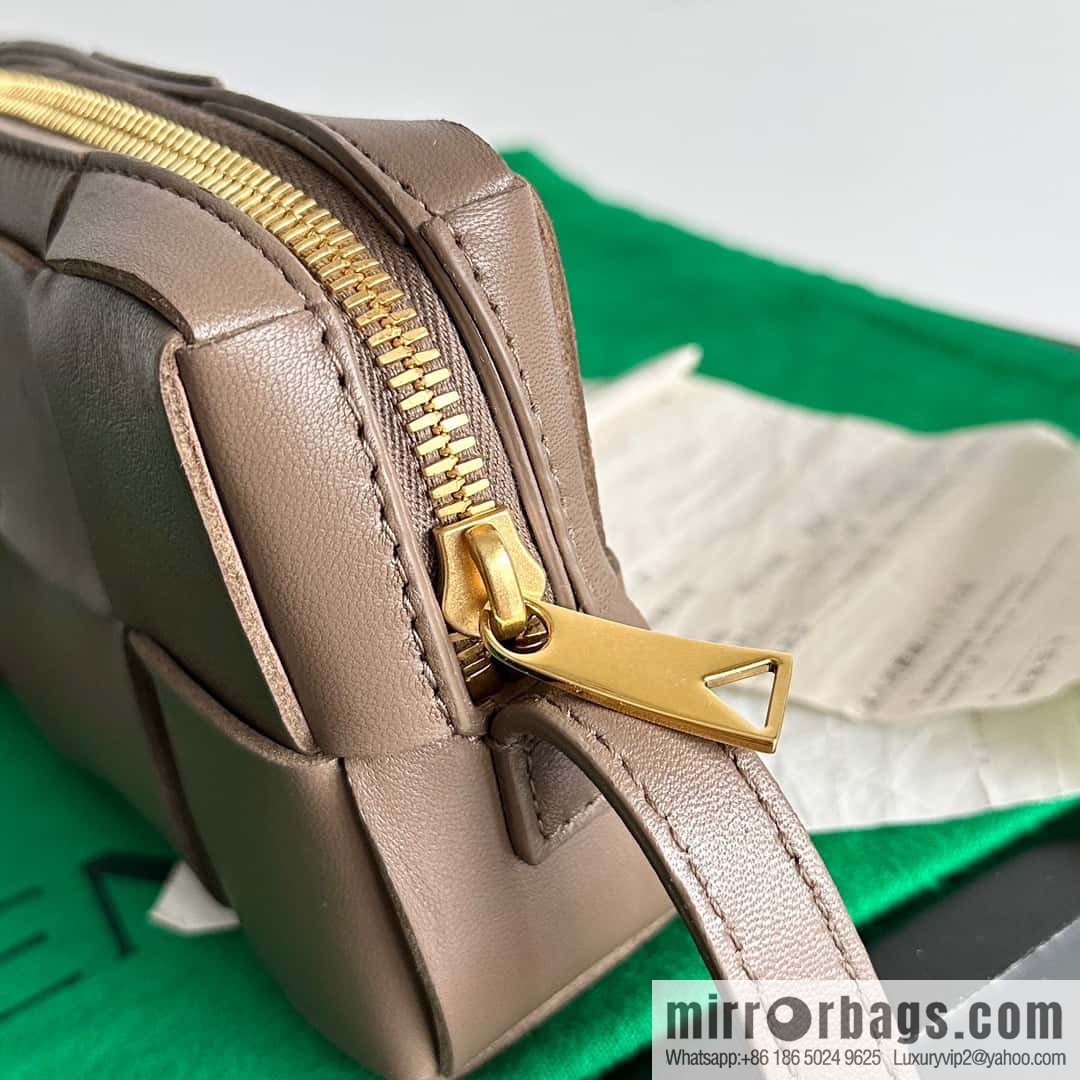 Bv early autumn new Cassette mobile phone bag, messenger bag, model; 755031 brown