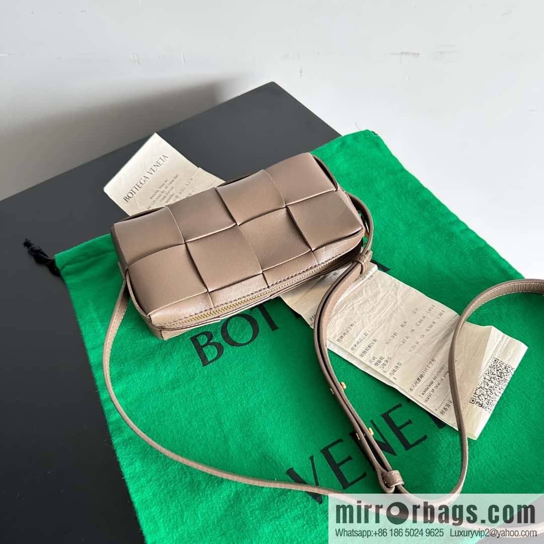 Bv early autumn new Cassette mobile phone bag, messenger bag, model; 755031 brown