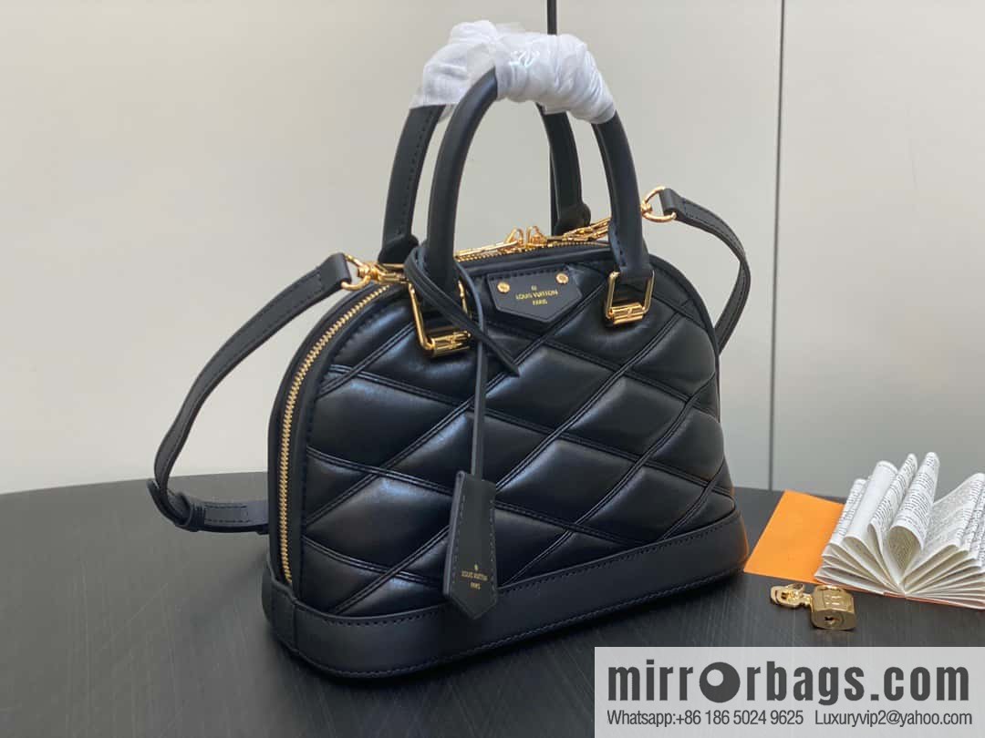 [Original single boutique] M23666 black rhombus, full leather shell bag series Alma BB shell handbag