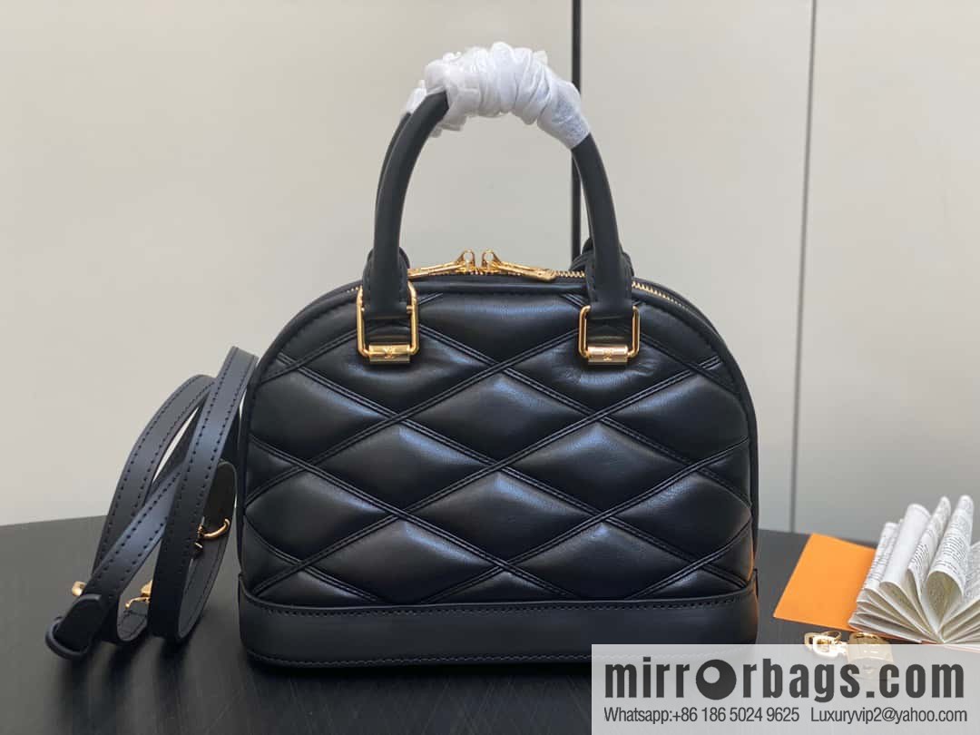 [Original single boutique] M23666 black rhombus, full leather shell bag series Alma BB shell handbag