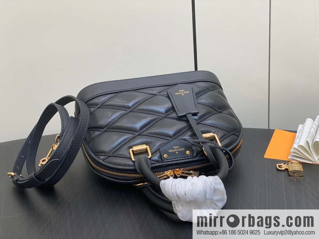 [Original single boutique] M23666 black rhombus, full leather shell bag series Alma BB shell handbag