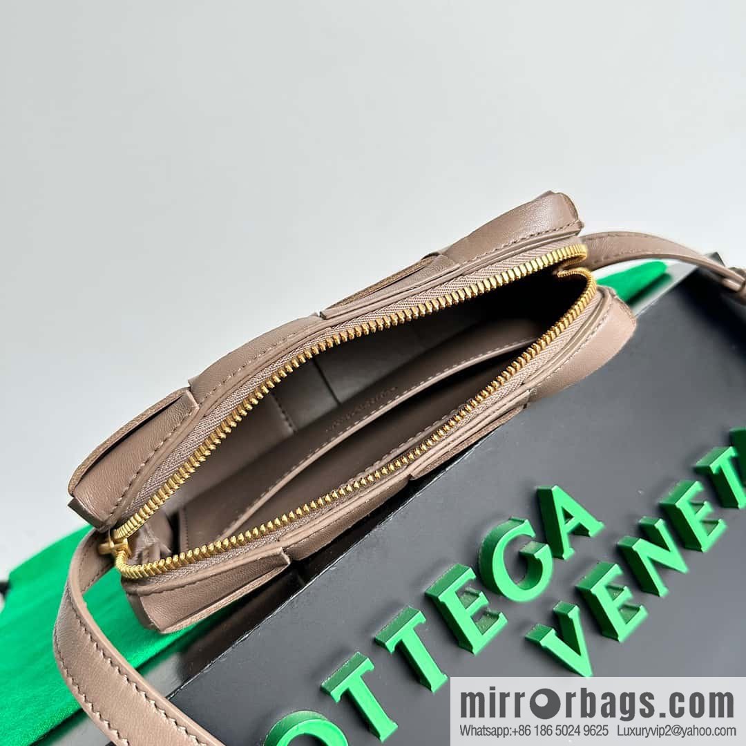 Bv early autumn new Cassette mobile phone bag, messenger bag, model; 755031 brown