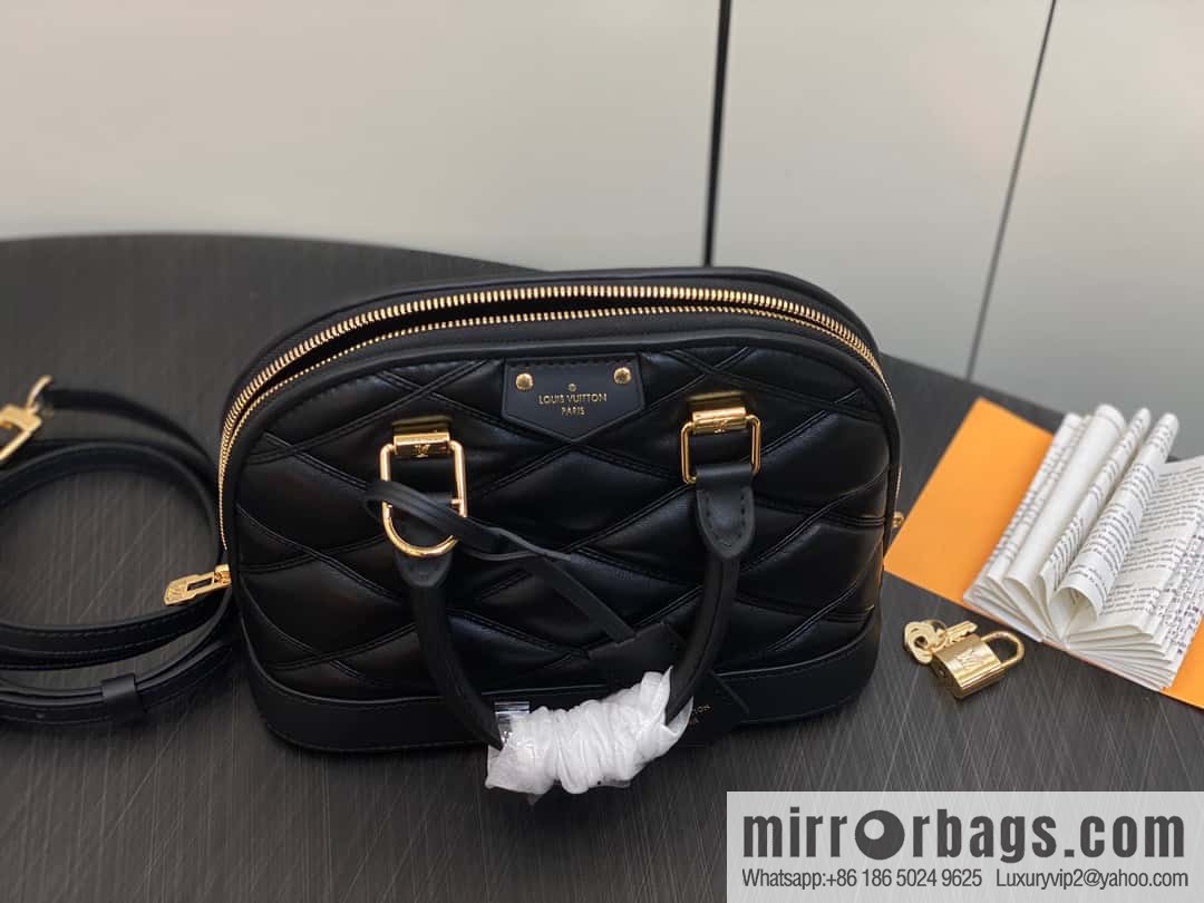 [Original single boutique] M23666 black rhombus, full leather shell bag series Alma BB shell handbag