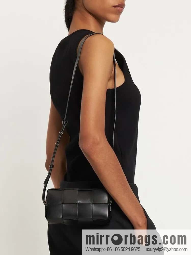 Bv early autumn new Cassette mobile phone bag, messenger bag, model; 755031 black